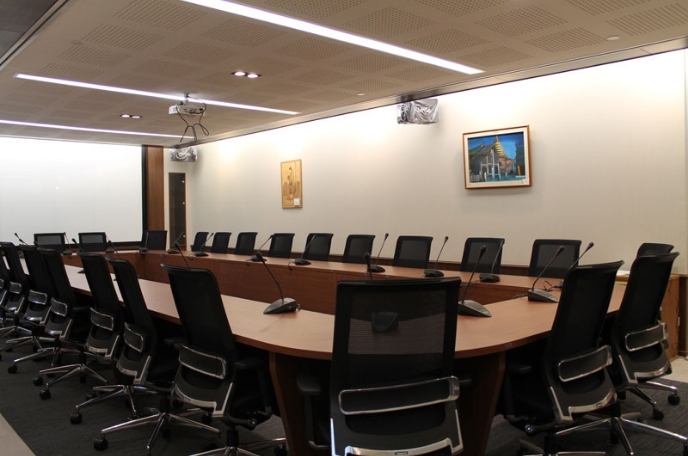 Middle meeting room (Capacity 26 people)