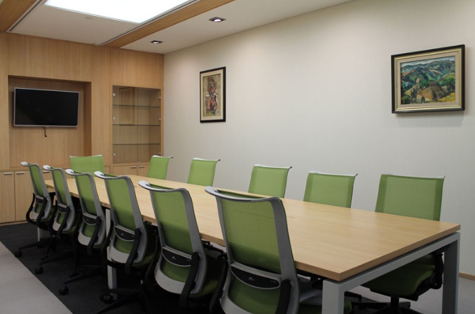 Small meeting room (Capacity 12 people)